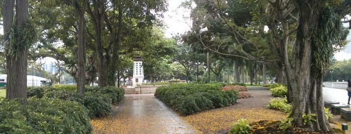 Esplanade Park is one of Sunny@Singapur.