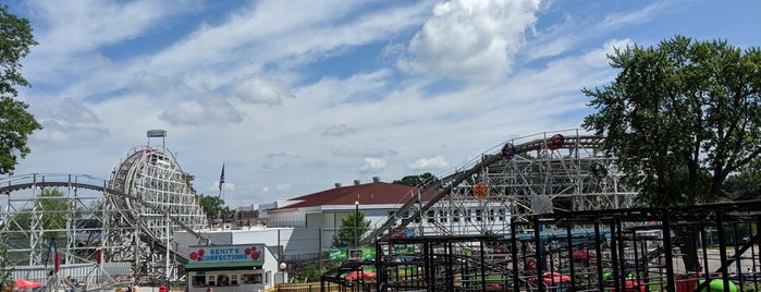 Arnold's Park Playground is one of Tempat yang Disukai A.