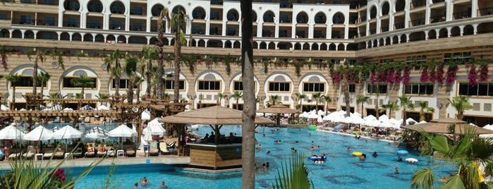 Crystal Sunset Luxury Resort & Spa is one of Tempat yang Disukai Gizem.