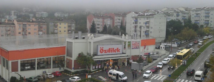 Özdilek Hipermarket is one of Orte, die Fizyoterapi Ve Manuel Terapi gefallen.