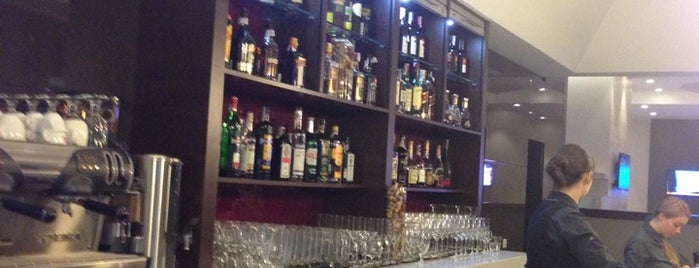 Lobby bar Holiday Inn Kyiv is one of Tempat yang Disukai J.