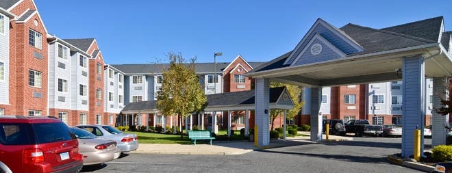 Microtel Inn & Suites by Wyndham Philadelphia Airport is one of Chris'in Beğendiği Mekanlar.