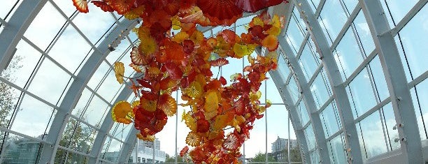 Chihuly Garden and Glass is one of Serres et verrières🌿.