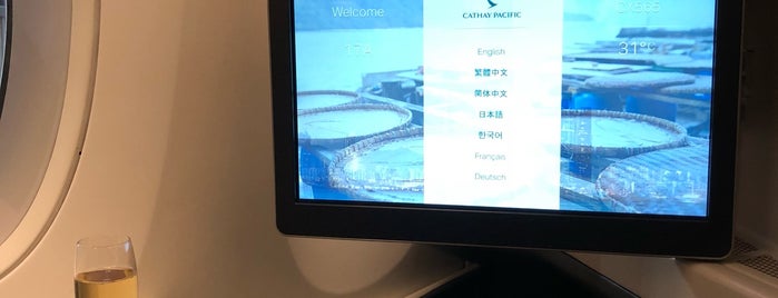 CX565 KIX-TPE-HKG / Cathay Pacific is one of Angela Isabel 님이 좋아한 장소.