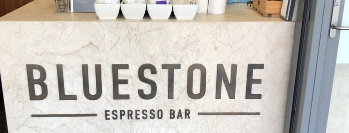 Bluestone Lobby Cafe is one of Lugares favoritos de Darren.