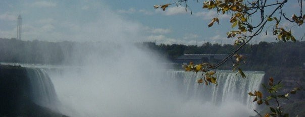 Niagara Şelalesi is one of Canada.