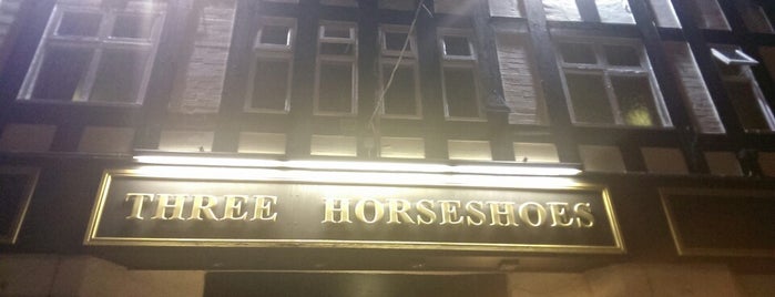 The Three Horse Shoes is one of สถานที่ที่ Carl ถูกใจ.
