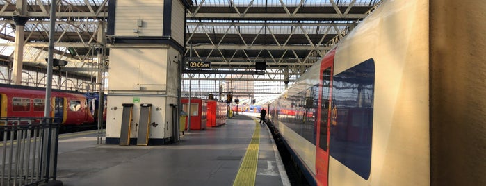 Platform 6 is one of Lieux qui ont plu à Azeem.