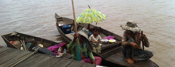 Choueng Knwas - Floating Village is one of Сием Риап.