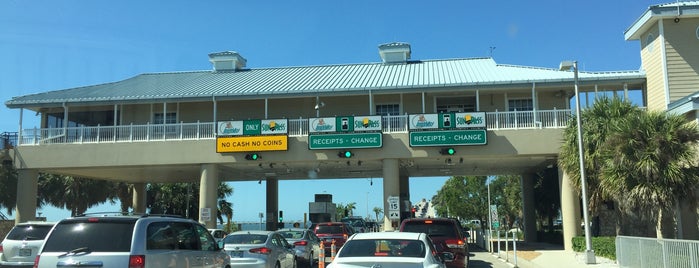 Sanibel Toll Facility is one of Lieux qui ont plu à Tammy.