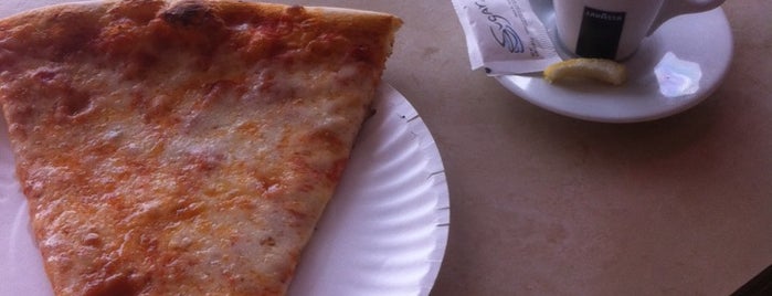 Tornatore's Pizzeria is one of Posti che sono piaciuti a Mary.
