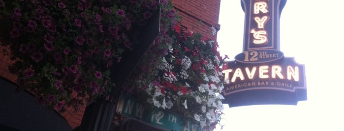 Henry's 12th Street Tavern is one of Lugares favoritos de Jared.