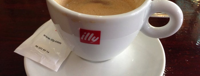 Café Gritti is one of Cafeterías imprescindibles.