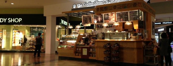 The Coffee Bean & Tea Leaf is one of Lugares favoritos de Robin.