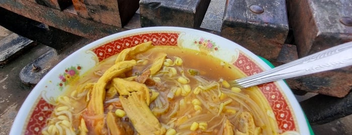 Soto Ayam Pak Dalbe is one of Makan makan.