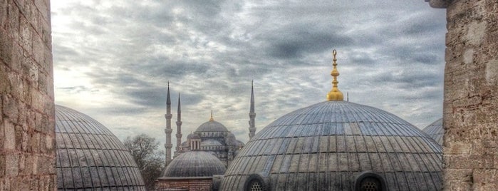 퀴취크 아야소피아 모스크 is one of 52 Places You Should Definitely Visit in İstanbul.