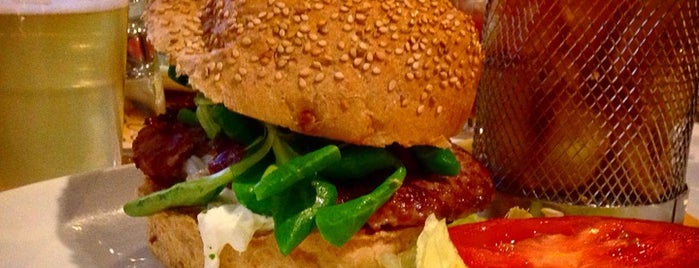 Mystic Burger is one of Lugares favoritos de Waleed.