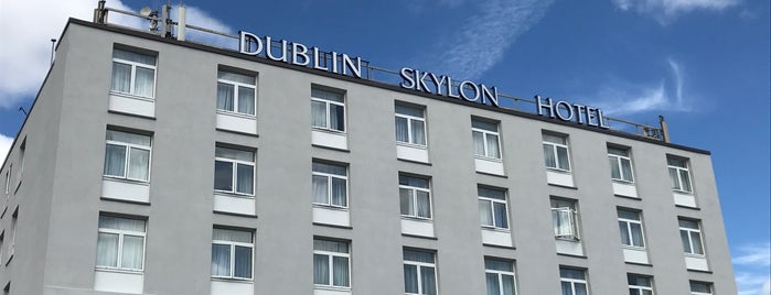 Dublin Skylon Hotel is one of Orte, die Damien gefallen.