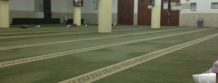 مسجد الملك فهد is one of Locais salvos de .Manu.