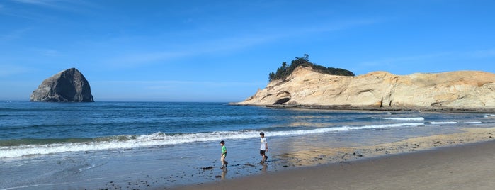 Cape Kiwanda State Natural Area is one of Lugares guardados de Stacy.