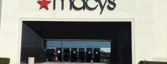 Macy's is one of สถานที่ที่ Patrick ถูกใจ.