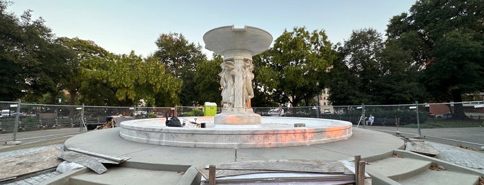 Dupont Circle Fountain (Samuel Francis Du Pont Memorial Fountain) is one of DC Monuments Run.