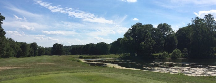 Pomperaug Golf Course is one of Hiking.