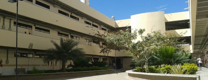 Bloco de salas de aula is one of Editar.