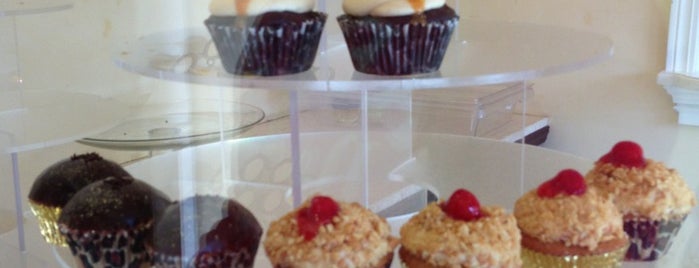 Mrs. Delish's Cupcake Boutique is one of Lugares guardados de Kimberly.