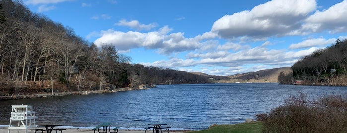 Lake Waramaug State Park is one of Connecticut.