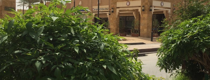 Al Bujairi Terrace is one of Lugares favoritos de Ahmed.
