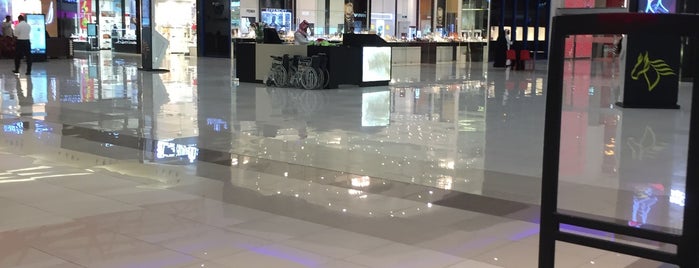 Al Nakheel Mall is one of Lieux qui ont plu à Ahmed.