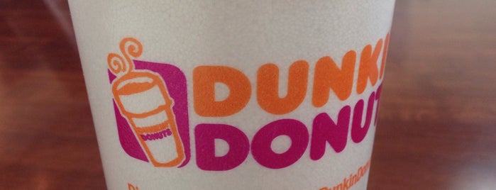 Dunkin' Donuts is one of Tempat yang Disukai Ahmed.