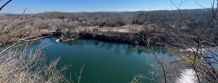 Mead's Quarry Lake is one of Hikes.