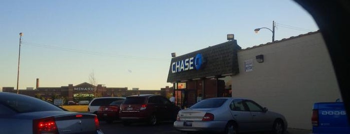 Chase Bank is one of Locais curtidos por Sheena.
