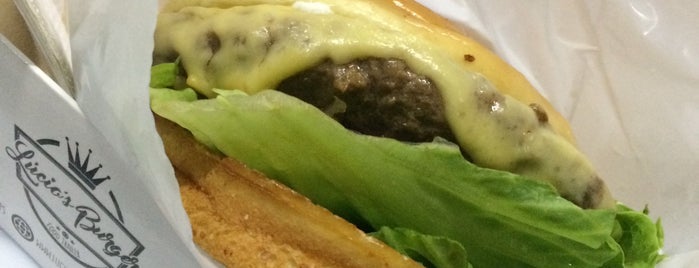 Lúcio’s Burger is one of Orte, die Alex gefallen.