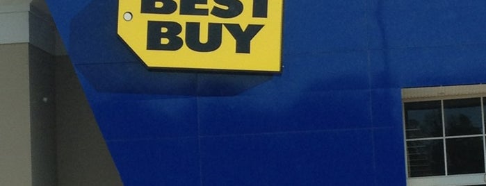 Best Buy is one of Tempat yang Disukai Jordan.