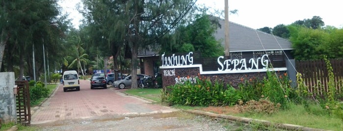Tanjung Sepang Beach Resort is one of สถานที่ที่ ꌅꁲꉣꂑꌚꁴꁲ꒒ ถูกใจ.