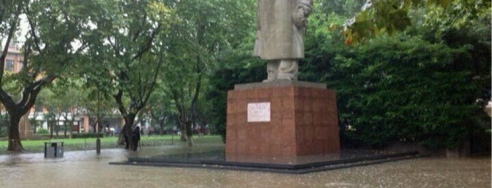 Chairman Mao Statue is one of app check 2.