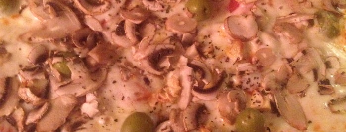 Pizzeria Mamita is one of Posti che sono piaciuti a Quincho.