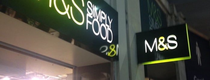 M&S Simply Food is one of สถานที่ที่ James ถูกใจ.