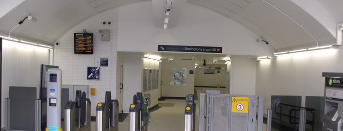 Birmingham Snow Hill Railway Station (BSW) is one of Orte, die Elliott gefallen.