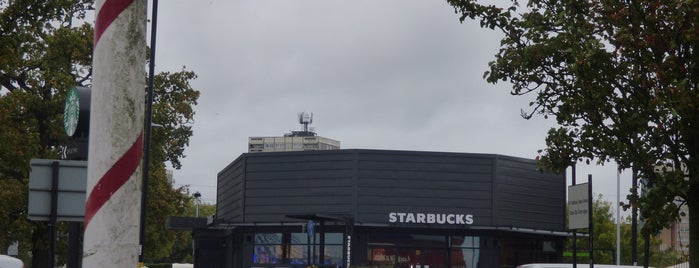 Starbucks is one of Orte, die Elliott gefallen.