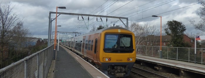 Aston Railway Station (AST) is one of Lugares favoritos de Elliott.