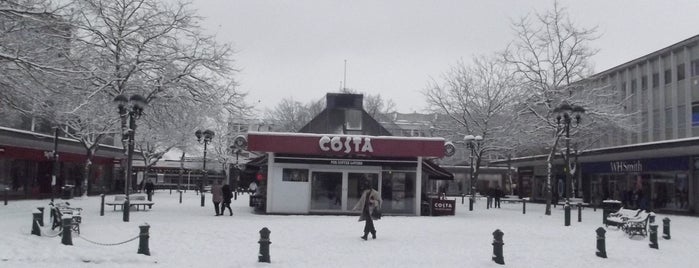 Costa Coffee is one of Elliottさんのお気に入りスポット.