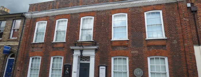 Gainsborough House is one of สถานที่ที่ Elliott ถูกใจ.
