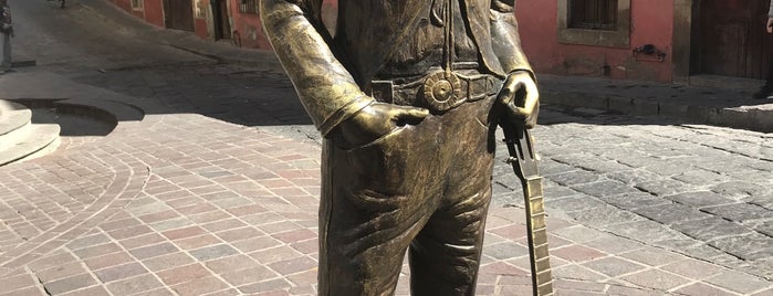 Jorge Negrete "El Charro Cantor" is one of Lugares favoritos de Luis.