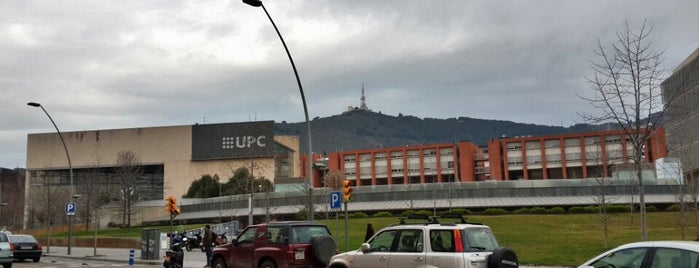 Universitad Politecnica Catalunya Barcelona is one of Lieux qui ont plu à Jan.