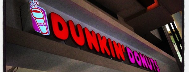 Dunkin' is one of Locais curtidos por Tammy.