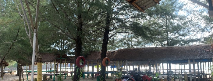 Pantai Lhoknga is one of Top 10 favorites places in Banda Aceh.